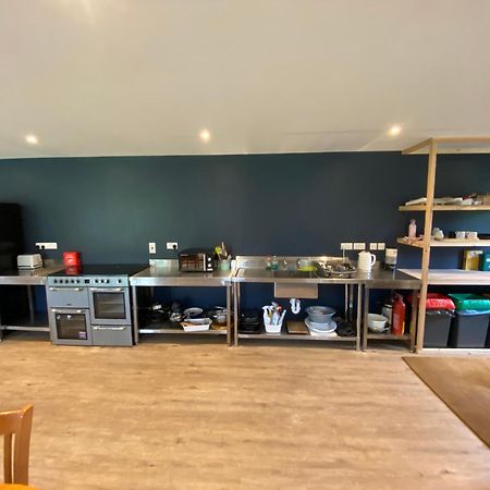 Unique Sheperds Hut Private Hot Tub, Ensuite & Kitchenette Clodock Екстериор снимка