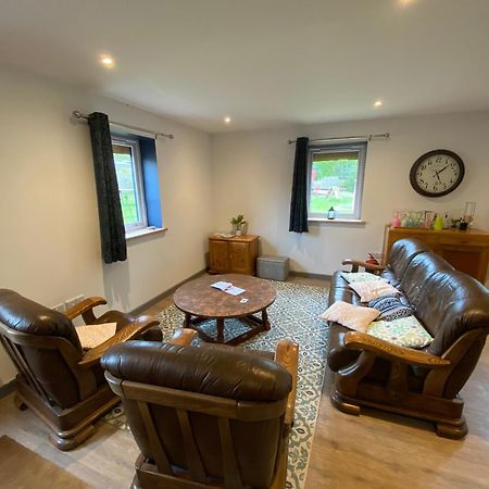 Unique Sheperds Hut Private Hot Tub, Ensuite & Kitchenette Clodock Екстериор снимка