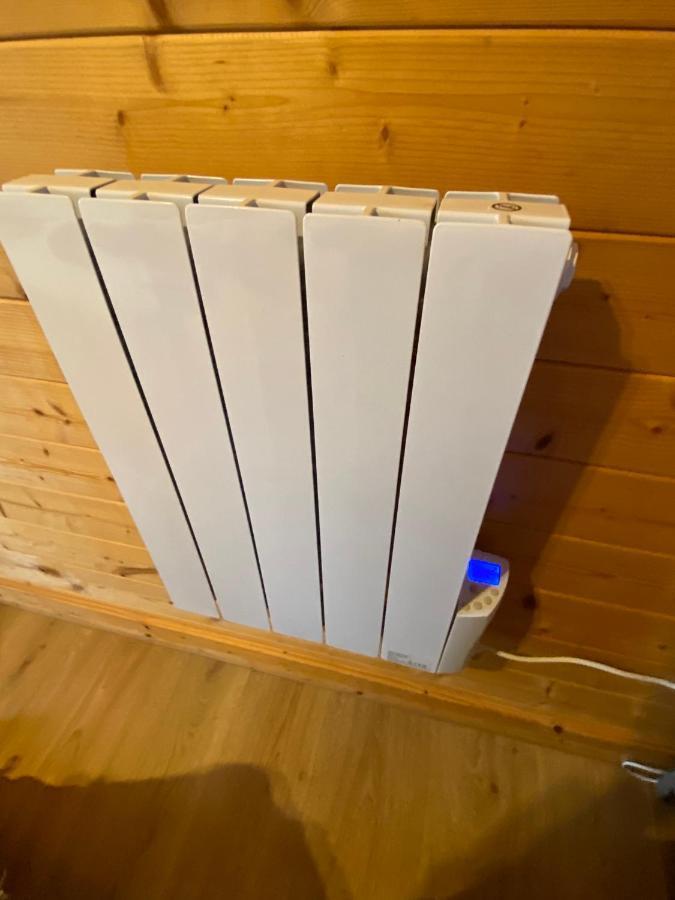Unique Sheperds Hut Private Hot Tub, Ensuite & Kitchenette Clodock Екстериор снимка