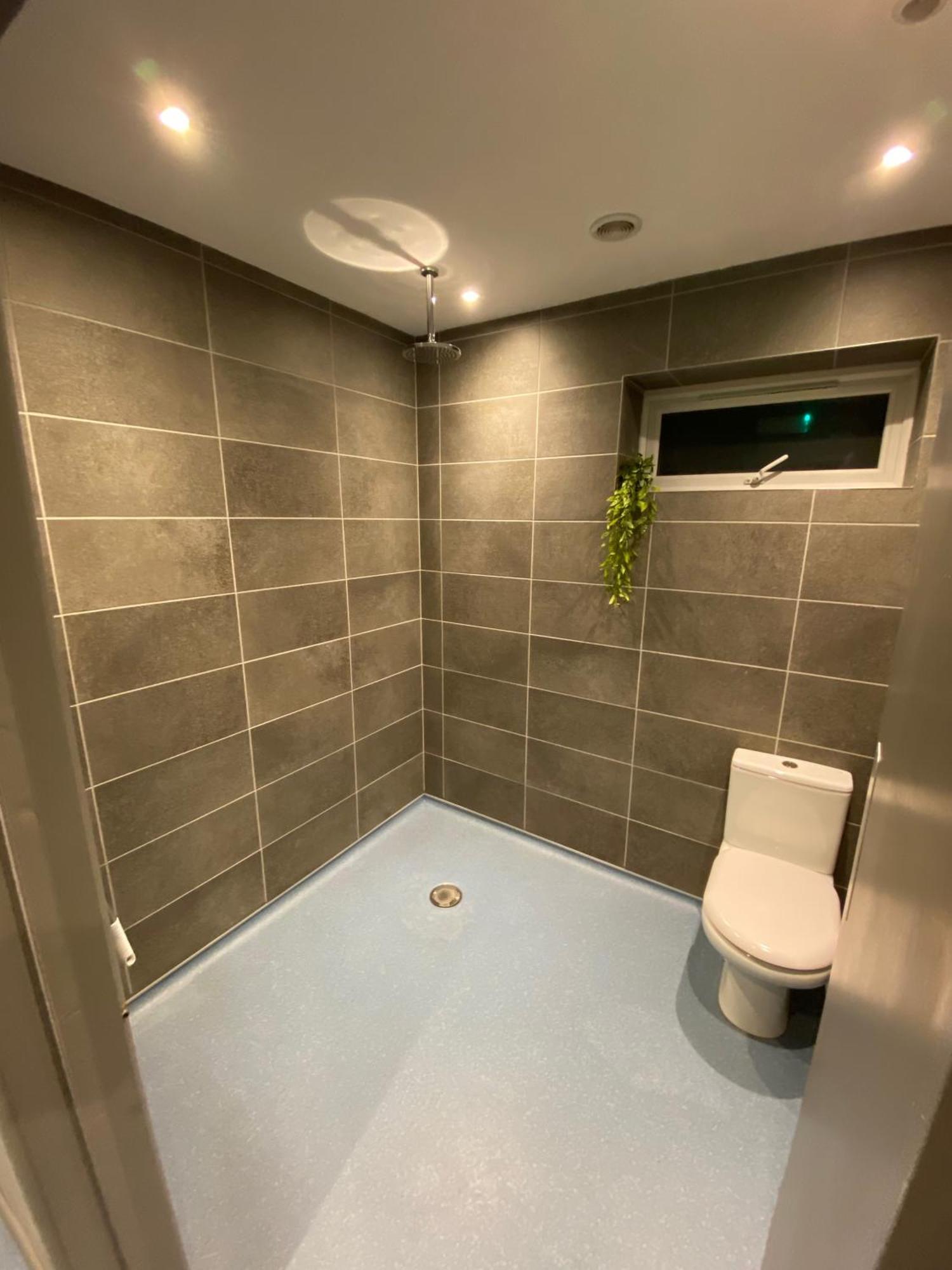 Unique Sheperds Hut Private Hot Tub, Ensuite & Kitchenette Clodock Екстериор снимка