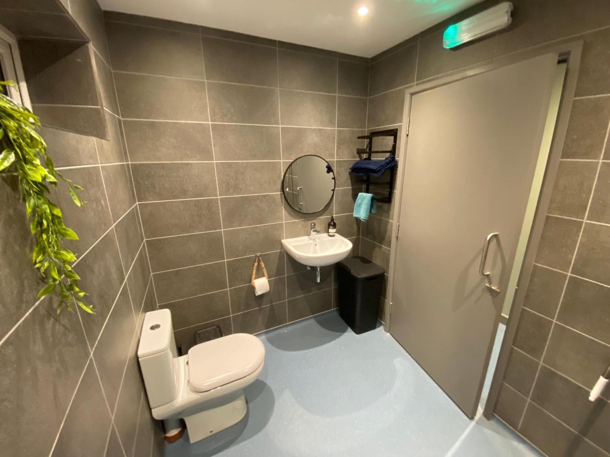 Unique Sheperds Hut Private Hot Tub, Ensuite & Kitchenette Clodock Екстериор снимка
